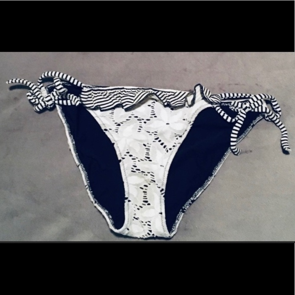 S Victoria’s Secret Ruffle Bikini Bottom